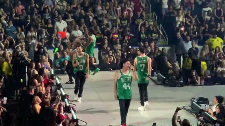 New Kids on the Block – Hanging Tough – Live at Key Bank Center in Buffalo, NY on 7/17/22