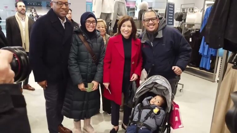 BROLL: Governor Hochul Goes Shopping at Queens Center Mall