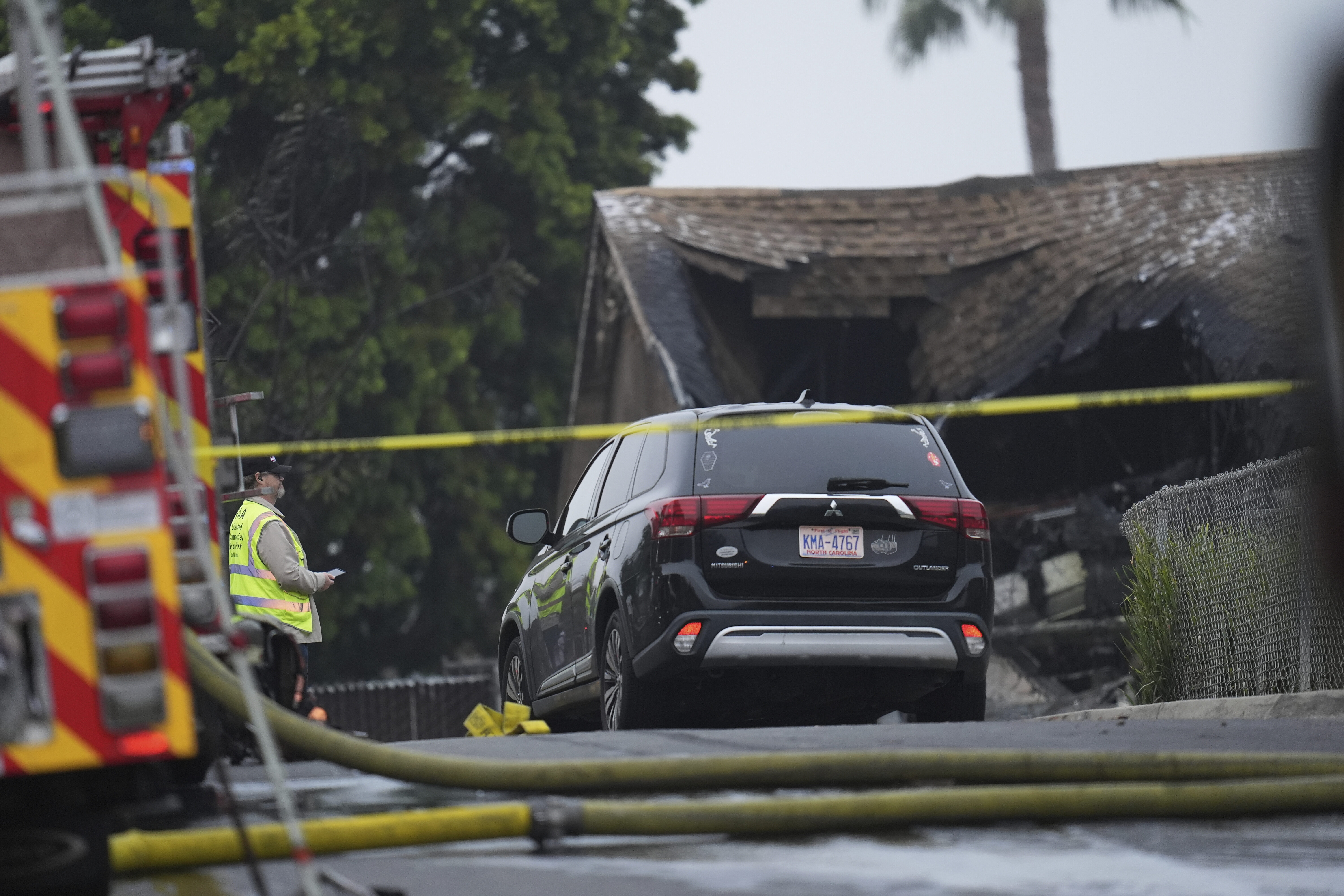 neighborhood where plane crashed