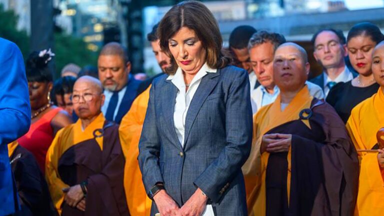 Governor Hochul Participates in Multi-Faith Prayer Vigil To Honor Victims of Midtown Shooting