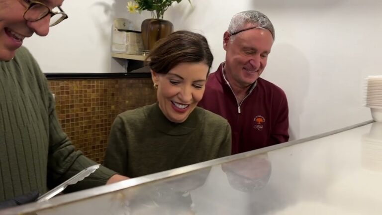 Governor Hochul Distributes Thanksgiving Meals at Allie B’s Cozy Kitchen in Albany