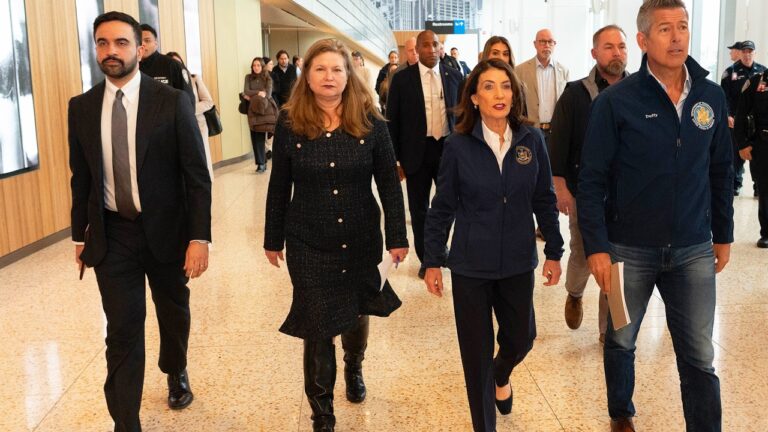 Governor Hochul Participates in a Briefing at LaGuardia Airport